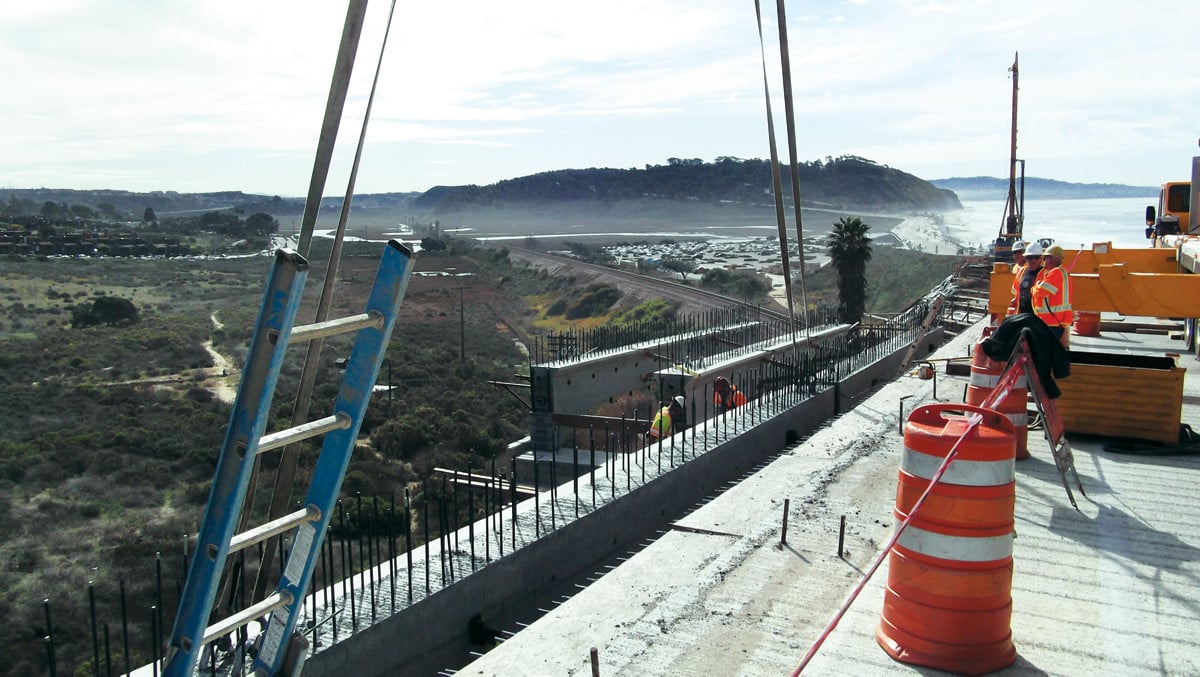 Construction on the North Torrey Pines Road Bridge