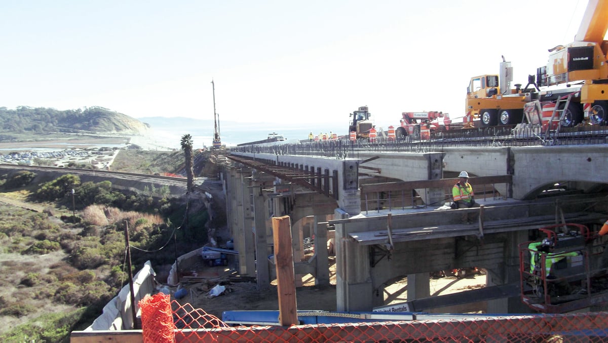 Construction on the North Torrey Pines Road Bridge